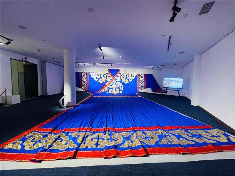 Дэлхийн хамгийн том монгол дээл, Түүхэн олдворыг орчин үеийн ур ухаанаар амилуулав